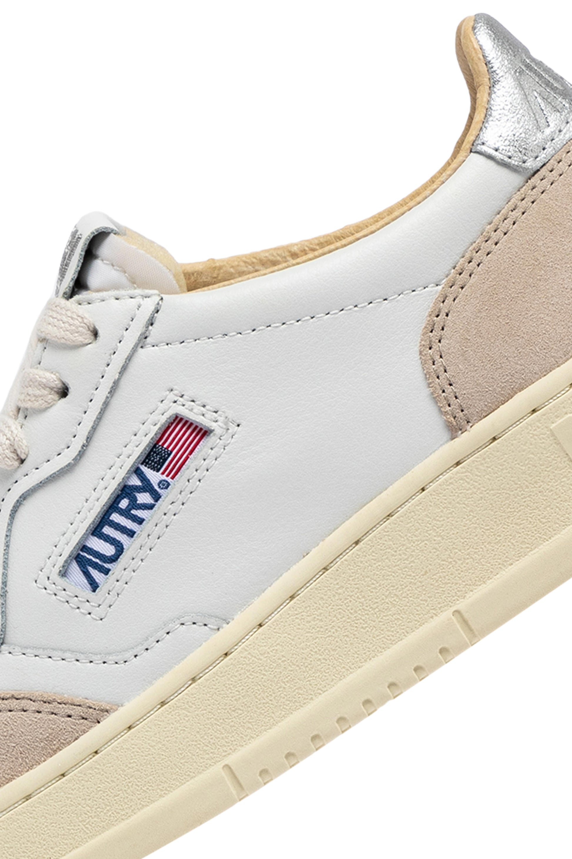Medalist Low Suede -  Blanc et Argent