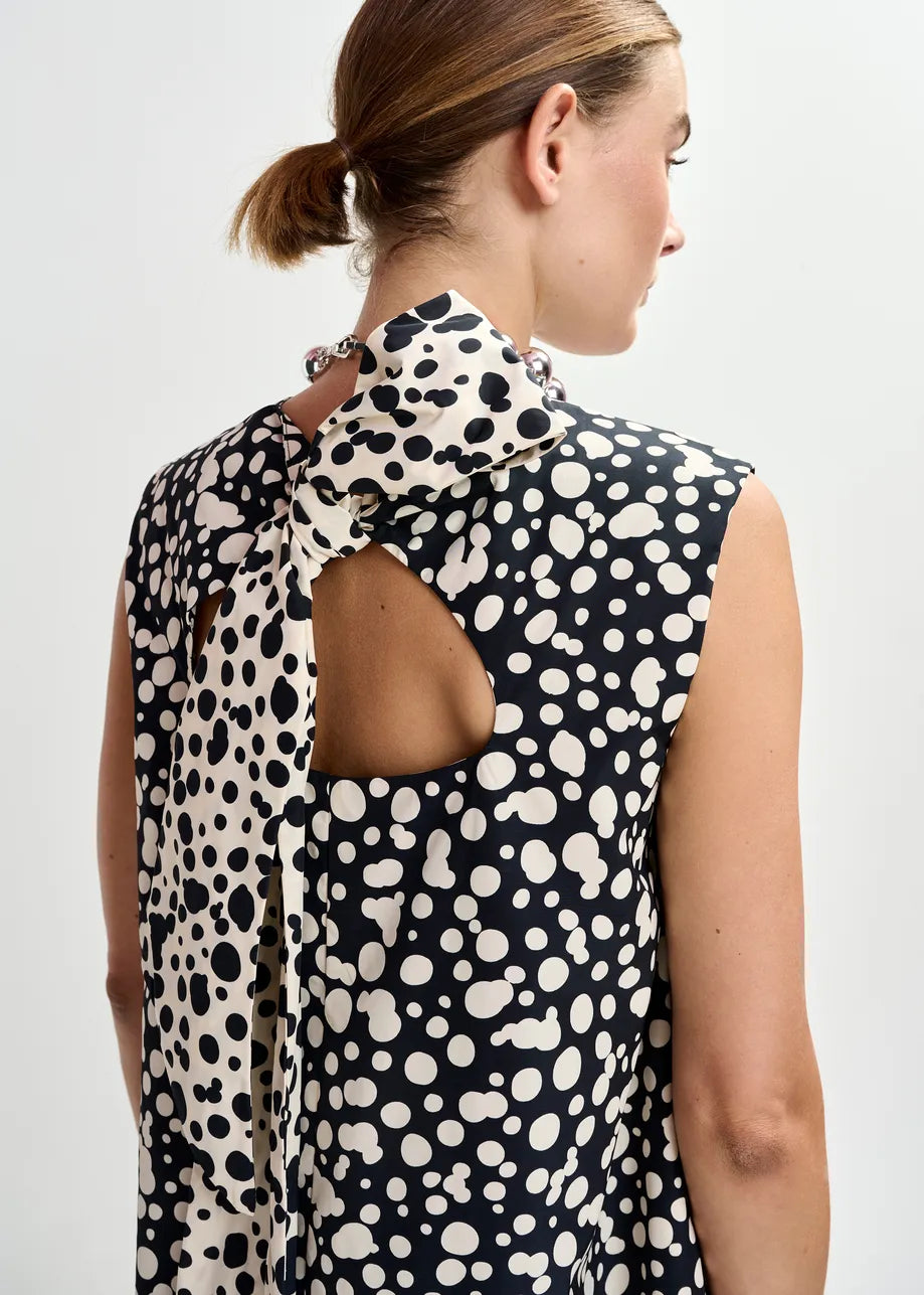 Robe à volants et noeud Jonkel